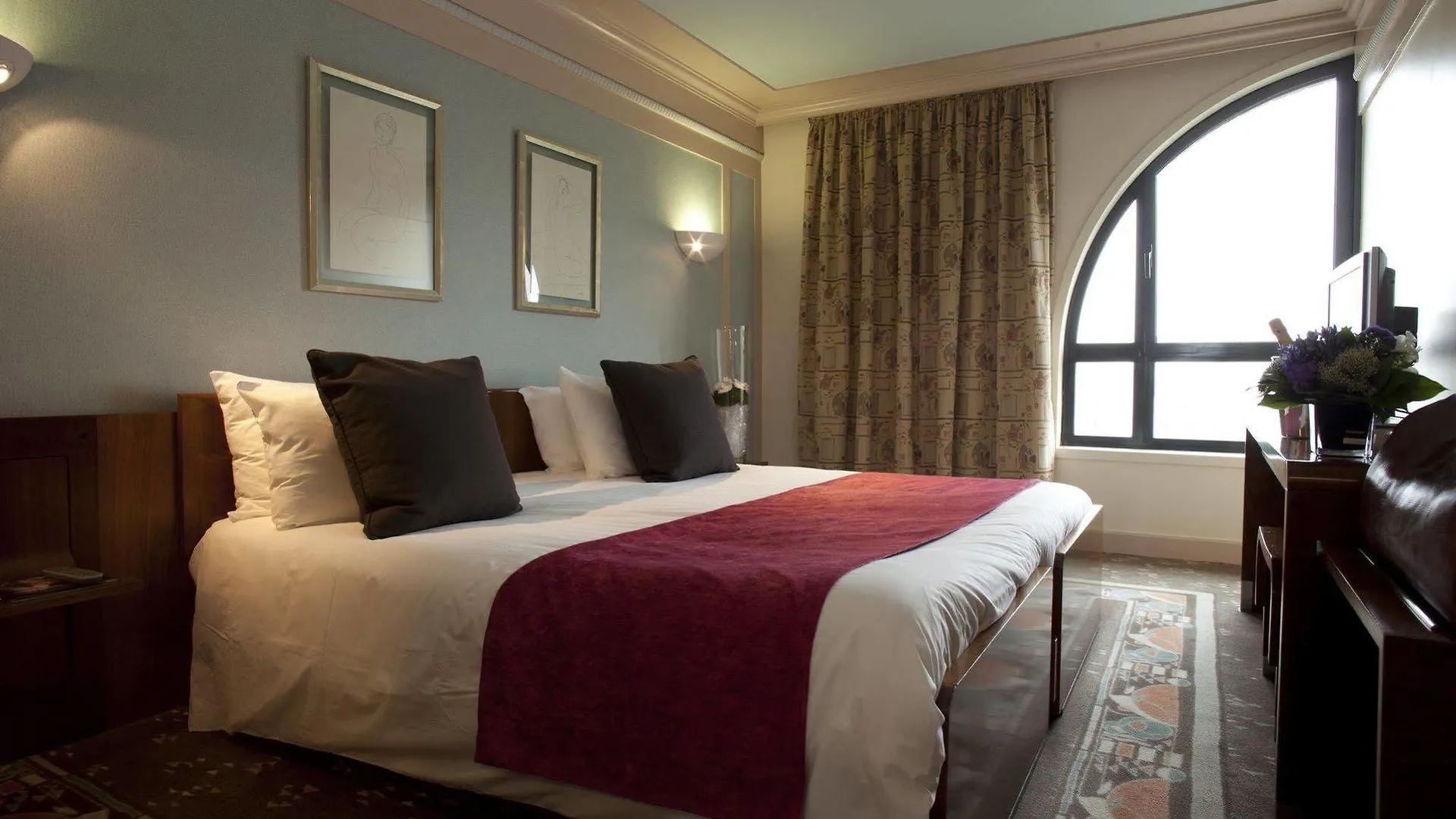 Hotel Art Deco Euralille 3*, Lille
