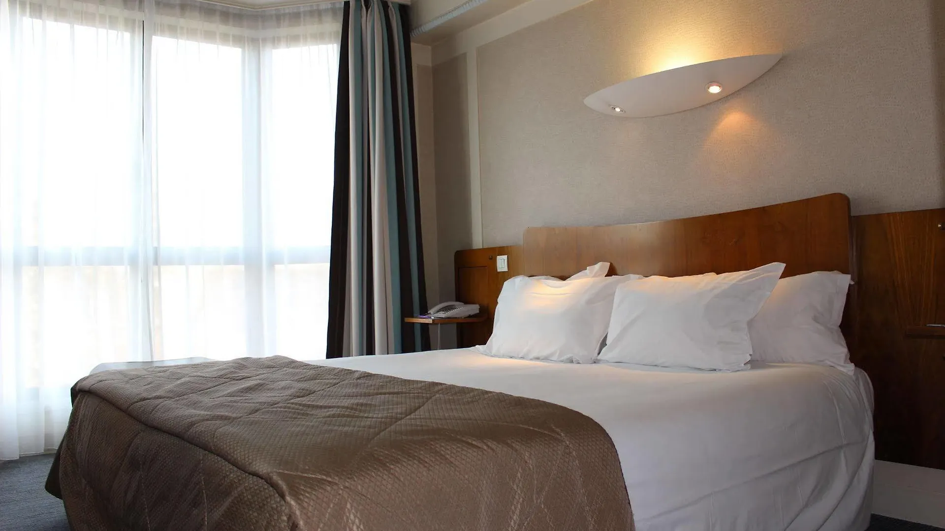 Hotel Art Deco Euralille 3*, Lille